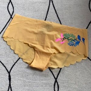 Yellow NWT hipster panties sz M PINK Brand